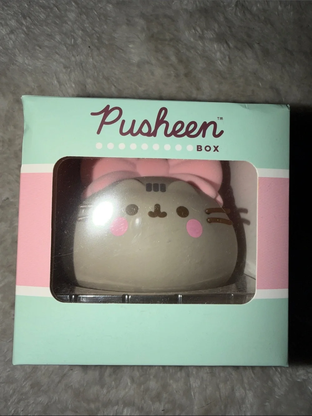 Pusheen Pink & Cream Pusheen Ribbon Bow Vinyl Figurine